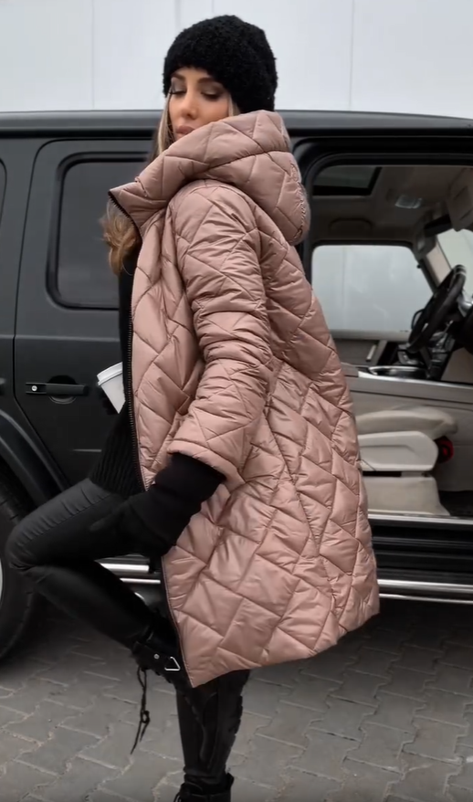 Luna | Elegant quilted down jacket with a hood
