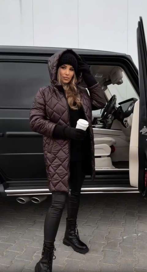 Luna | Elegant quilted down jacket with a hood