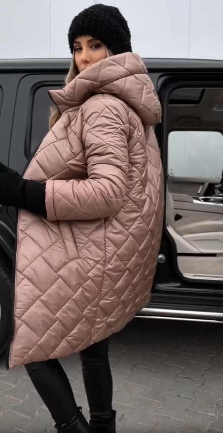Luna | Elegant quilted down jacket with a hood
